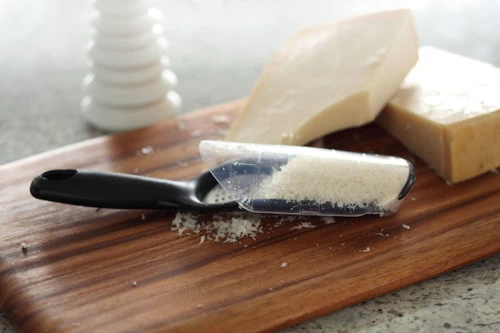 Microplane Elite Coarse Grater (49000) 4 Microplane Elite Coarse Grater (49000) - Image 2